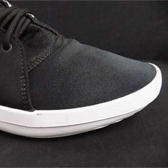 Athletic_Shoes